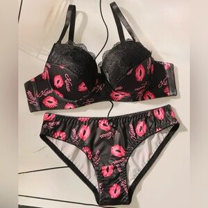 Just Arrived |Two Piece Lingerie with Steel Ring Lip Bra Set.  Size S